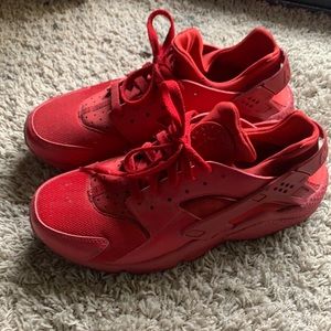 Nike huarache triple red